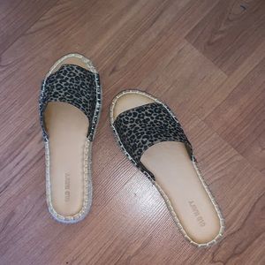 Old navy animal print slip on shoes with cute rope siding
